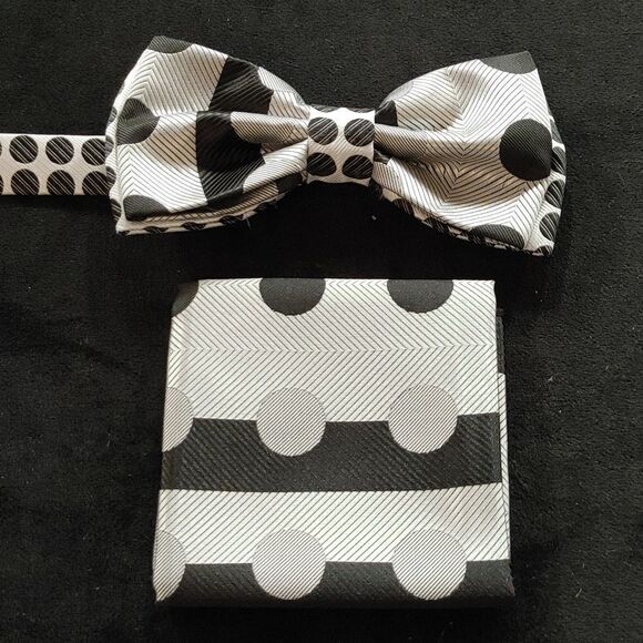 ROBERT LEWIS MEN'S BOWTIE AND POCKET SQUARE SET. - Picture 2 of 4